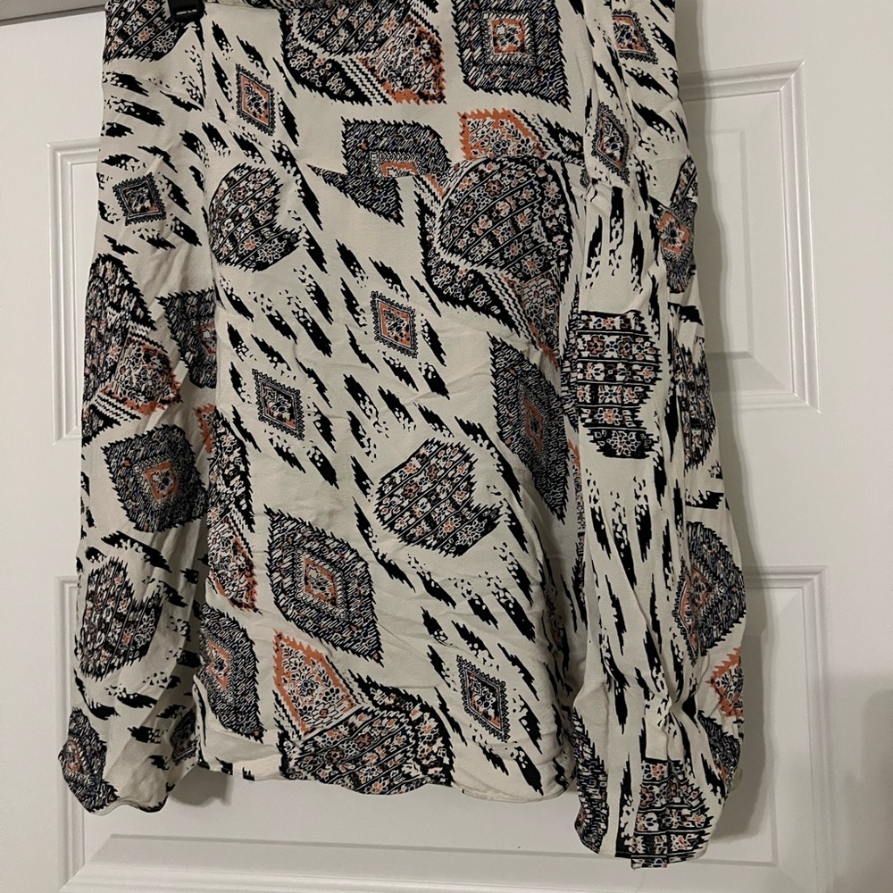 Vince Camuto Abstract Pattern Blouse